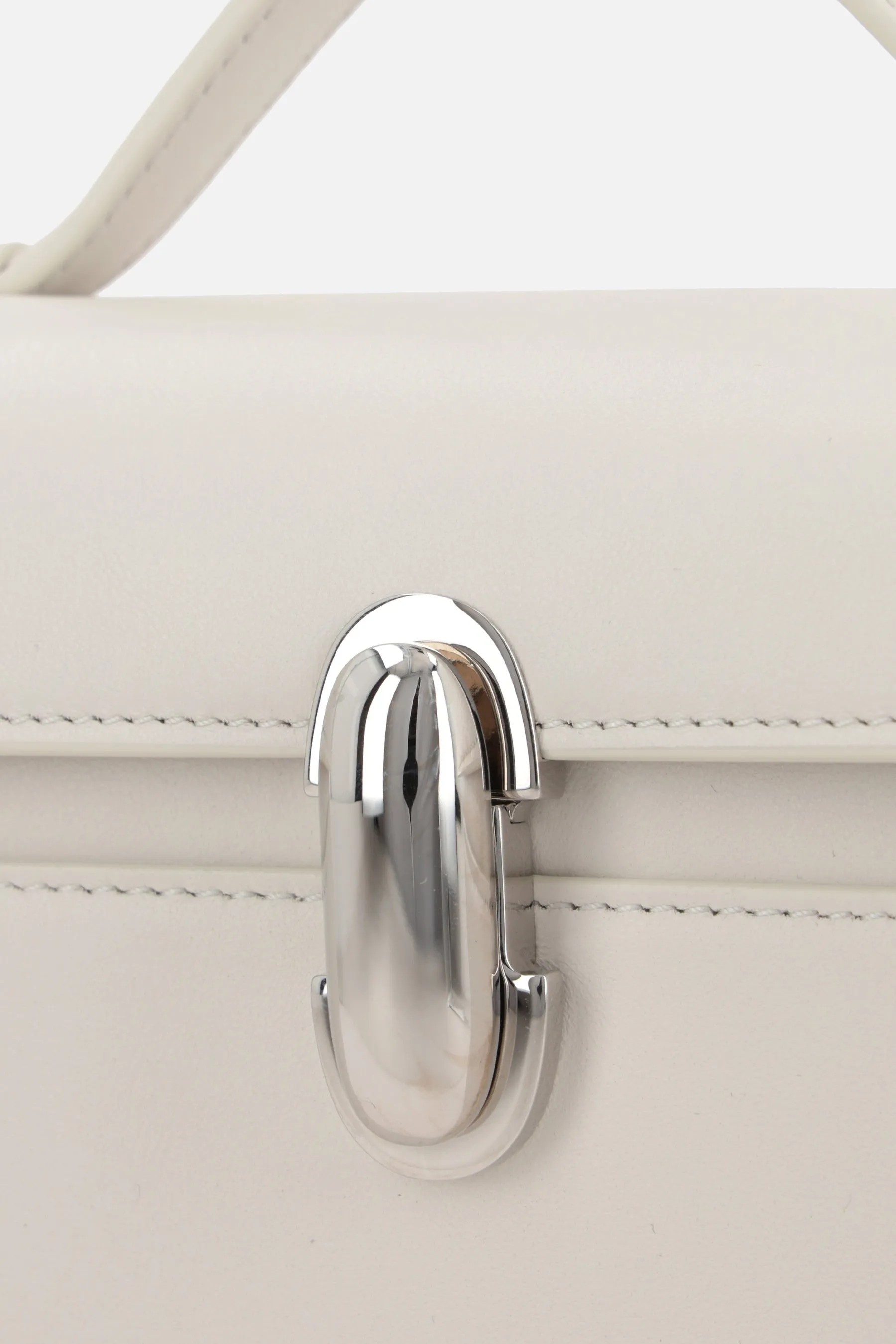 Elegant Smooth Leather Symmetry Pochette Handbag - Chic and Versatile Designer Accessory